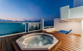 Rooftop Private Jacuzzi In Beach Front Penthouse Канкун Exterior photo