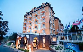 Royal Hotel And Spa Geneva Трускавец Exterior photo