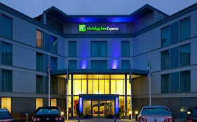 Holiday Inn Express London Stansted Airport, An Ihg Hotel Станстед Маунтфитчет Exterior photo