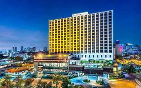 Отель Ramada By Wyndham Bangkok Chaophya Park Exterior photo