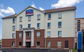 Howard Johnson By Wyndham Airport Луисвилл Exterior photo