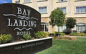 Bay Landing Hotel Берлингейм Exterior photo