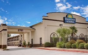 Days Inn & Suites By Wyndham Опелусас Exterior photo