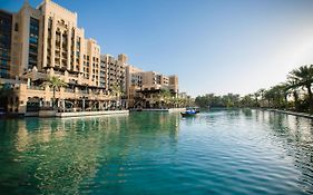 Отель Jumeirah Mina Al Salam Дубай Exterior photo