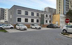 Хостел Living Bratislava &Mlynske Nivy& Bus Station Exterior photo