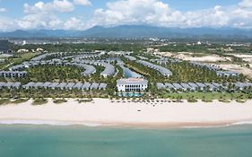 Melia Vinpearl Cam Ranh Beach Resort Exterior photo