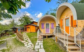 Glamping Villaggio Parco Dei Castagni 4 Stelle Монтекрето Exterior photo