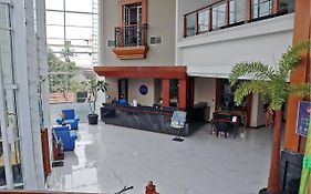 Hotel Dafam Семаранг Exterior photo
