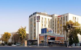 Отель Hampton By Hilton Ташкент Exterior photo