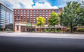 Holiday Inn Arlington At Ballston, An Ihg Hotel Exterior photo