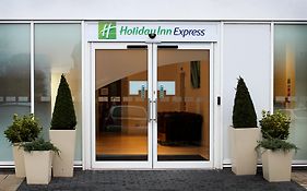Holiday Inn Express Wakefield, An Ihg Hotel Exterior photo