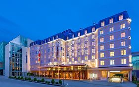 Отель Sheraton Grand Зальцбург Exterior photo