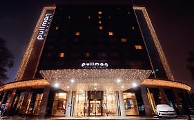 Отель Pullman Bucharest World Trade Center Exterior photo