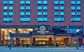 Отель Doubletree By Hilton Ленсинг Exterior photo