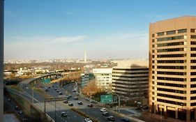 Embassy Suites By Hilton Crystal City National Airport Арлингтон Exterior photo