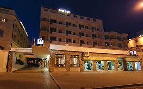 Hotel Mediterraneo Чивитавеккья Exterior photo