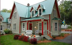 Red Elephant Inn Bed And Breakfast Норт-Конвей Exterior photo