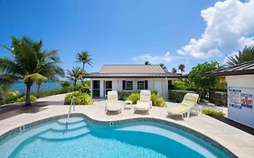 Conched Out By Grand Cayman Villas Олд-Мэн-Бей Exterior photo