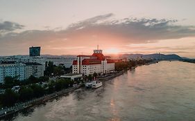 Отель Hilton Vienna Waterfront Exterior photo