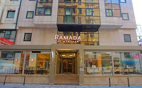 Отель Ramada By Wyndham Istanbul Taksim Exterior photo