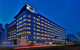 Отель Aloft New Delhi Aerocity Exterior photo