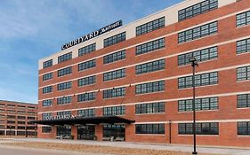 Отель Courtyard By Marriott Waterloo Cedar Falls Exterior photo