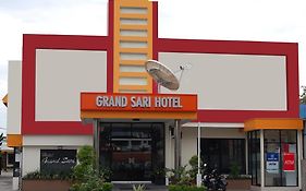 Grand Sari Hotel Паданг Exterior photo