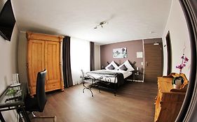 Apado-Hotel Garni Хомбург Room photo