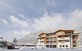 Hotel Nele Циано-ди-Фьемме Exterior photo