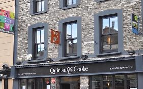 Отель Quinlan & Cooke Boutique Townhouse And Qcs Seafood Restaurant Кэрсивин Exterior photo