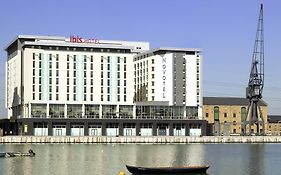 Отель Ibis London Excel-Docklands Exterior photo