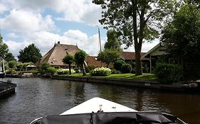 D'Oude Herbergh, Vakantiehuizen Aan Het Water Терхерне Exterior photo