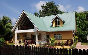 Gold Leaf Self Catering Guest House Ла-Диг Exterior photo