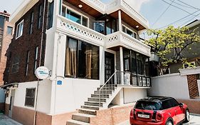 Chingu Guesthouse Hongdae Сеул Exterior photo