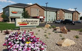 Ledgestone Hotel Вернал Exterior photo