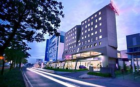 Fame Hotel Gading Serpong Тангеранг Exterior photo