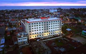 Rocky Plaza Hotel Padang Exterior photo