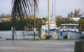 Floating Sea Cove Resort And Marina Маратон Exterior photo