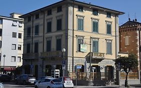 Hotel Vittoria Виареджо Exterior photo