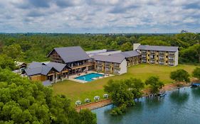 Amora Lagoon Hotel Катунаяка Exterior photo