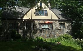 Maurrocks - A Pocono Mountains B&B Маунт-Поконо Exterior photo