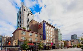 Отель Howard Johnson By Wyndham Vancouver Downtown Exterior photo