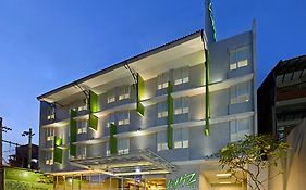 Whiz Hotel Malioboro Джокьякарта Exterior photo