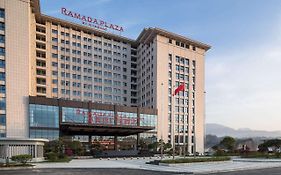 Отель Ramada Plaza By Wyndham Эньши Exterior photo