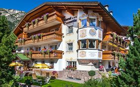 Hotel Garni Concordia - Dolomites Home Сельва-ди-Валь-Гардена Exterior photo
