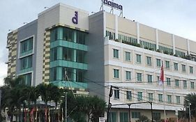 Daima Hotel Padang Exterior photo