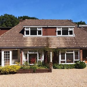 Abacus Bed And Breakfast, Blackwater, Hampshire Кэмберлей Exterior photo