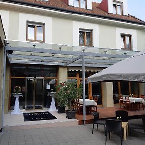 London Boutique Hotel & Restaurant Трнава Exterior photo