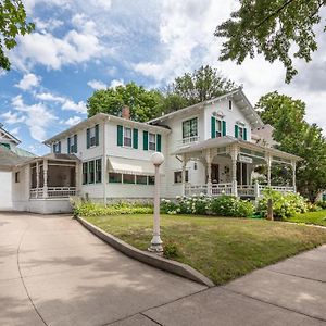 Bed and Breakfast Carriage House Bed & Breakfast Уинона Exterior photo