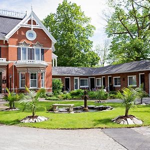 The Woodview Inn Гананокве Exterior photo